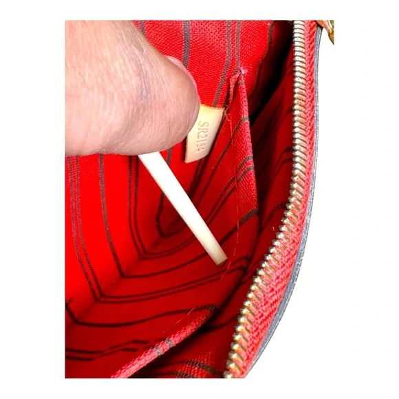 LOUIS VUITTON Neverfull Pouchette / Wristlet Monogram Brown in New Condition - Picture 9 of 13